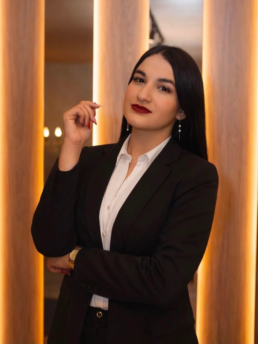 Retrato de Débora Machado — equipe REVISE Consultoria